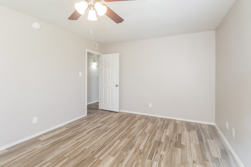 2,220/Mo, 510 Whitney St Cedar Hill, TX 75104 Bedroom View 2