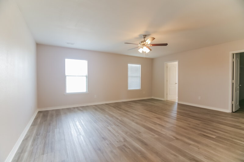 2,515/Mo, 1020 Callalily Dr Desoto, TX 75115 Living Room View 2