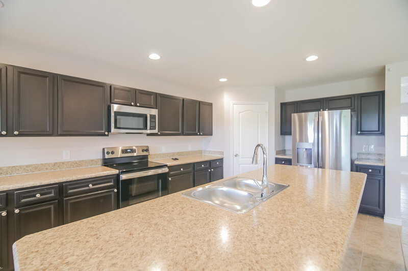 2,515/Mo, 1020 Callalily Dr Desoto, TX 75115 Kitchen View 3