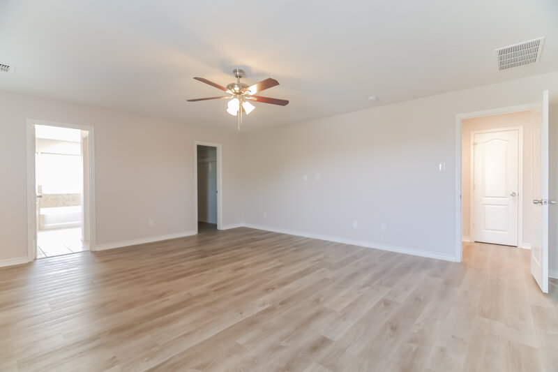 2,515/Mo, 1020 Callalily Dr Desoto, TX 75115 Main Bedroom View