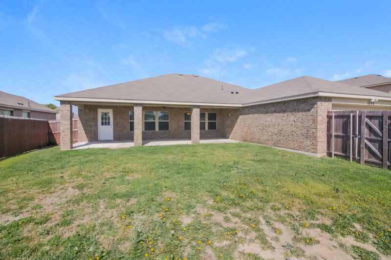 2,515/Mo, 1020 Callalily Dr Desoto, TX 75115 rear View
