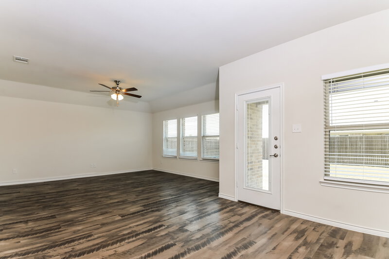 2,245/Mo, 341 Everglade Lndg Royse City, TX 75189 Living Room View