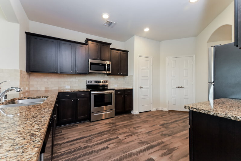 2,245/Mo, 341 Everglade Lndg Royse City, TX 75189 Kitchen View