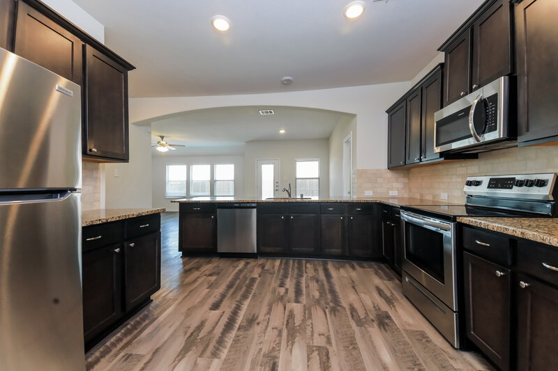 2,245/Mo, 341 Everglade Lndg Royse City, TX 75189 Kitchen View 2