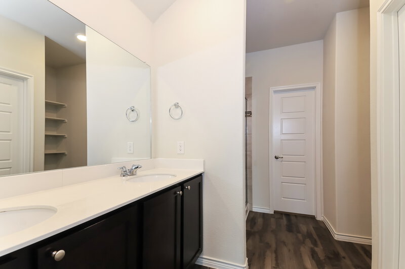2,245/Mo, 341 Everglade Lndg Royse City, TX 75189 Main Bathroom View