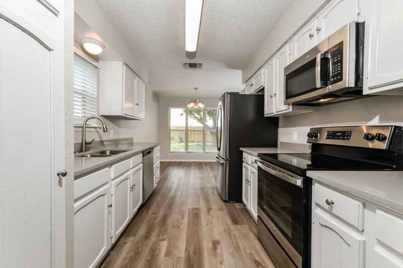 1,955/Mo, 1225 N Knowles Dr Saginaw, TX 76179 Kitchen View