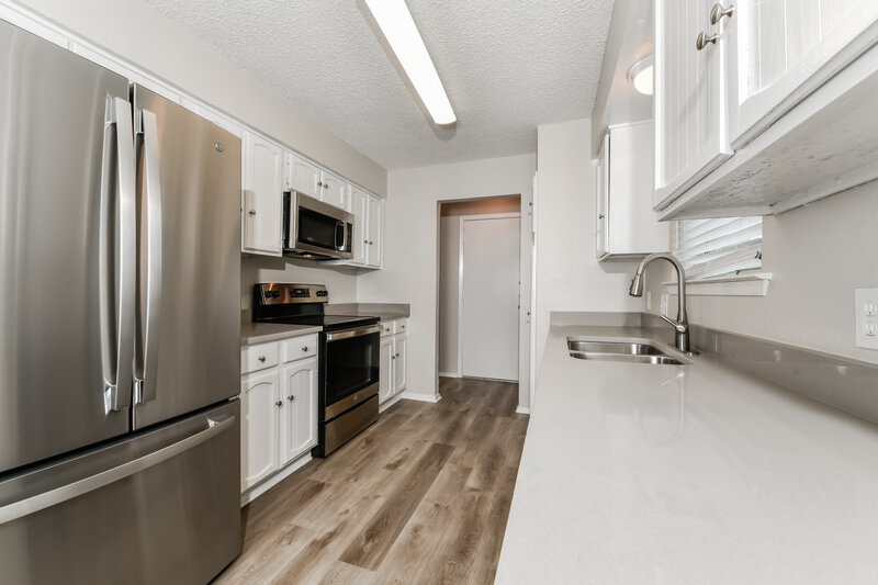 1,955/Mo, 1225 N Knowles Dr Saginaw, TX 76179 Kitchen View 2
