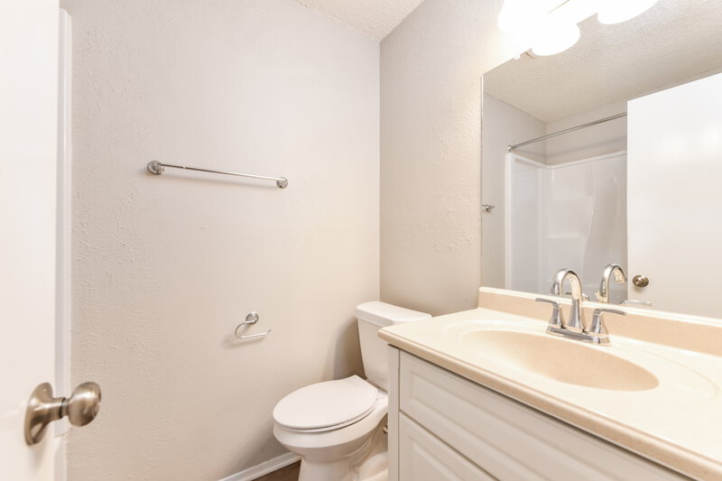 1,955/Mo, 1225 N Knowles Dr Saginaw, TX 76179 Main Bathroom View