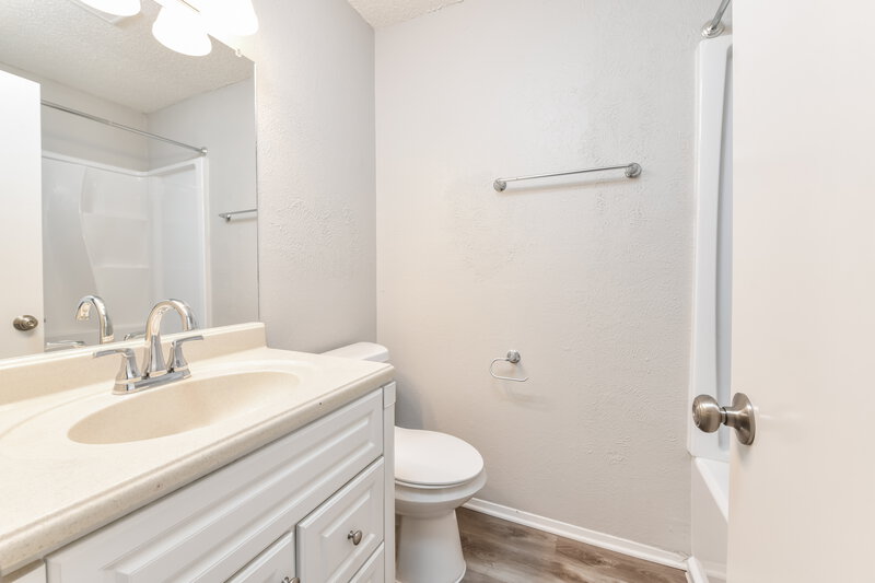 1,955/Mo, 1225 N Knowles Dr Saginaw, TX 76179 Bathroom View