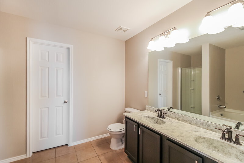 2,760/Mo, 1849 Trego Dr Justin, TX 76247 Main Bathroom View