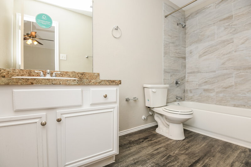 2,145/Mo, 6836 Bluff View Dr Watauga, TX 76137 Main Bathroom View