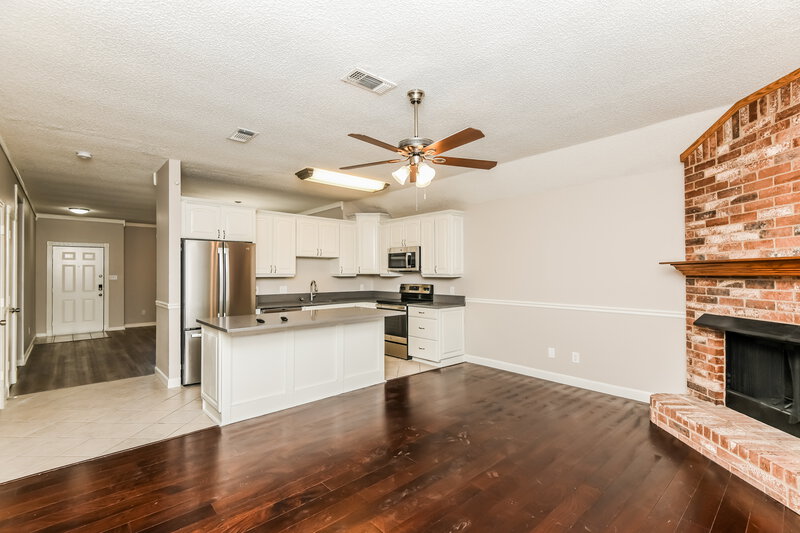 2,245/Mo, 216 Rosewood Ln Cedar Hill, TX 75104 Living Room View 2