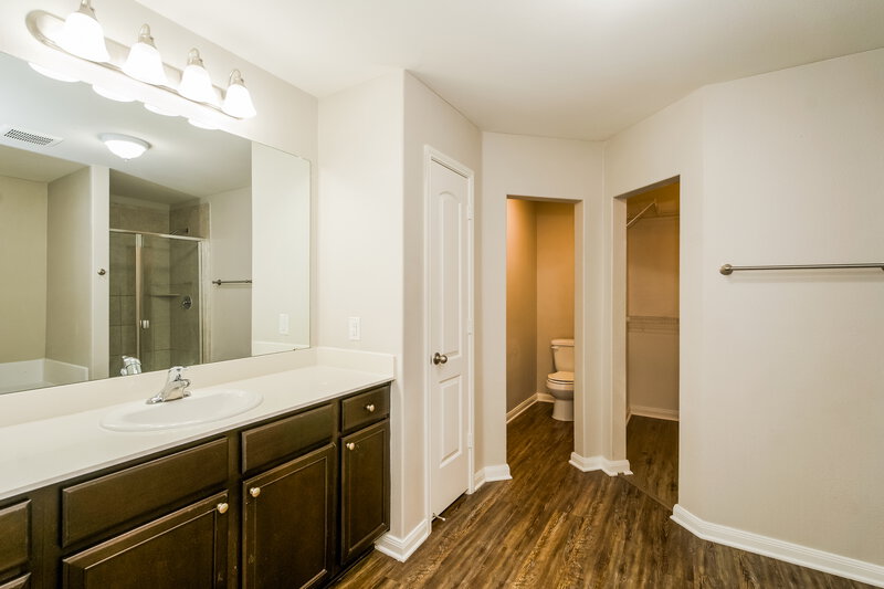 1,895/Mo, 1516 Millennium Dr Crowley, TX 76036 Main Bathroom View