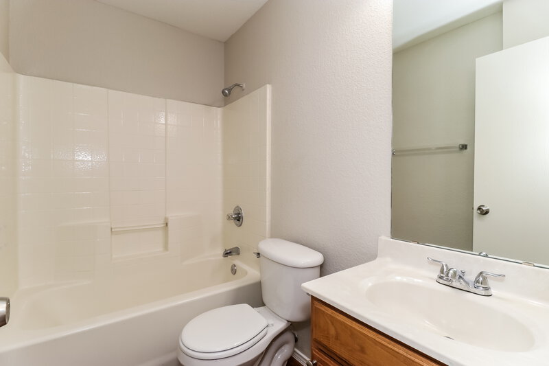 2,060/Mo, 14101 Black Gold Trl Haslet, TX 76052 Bathroom View