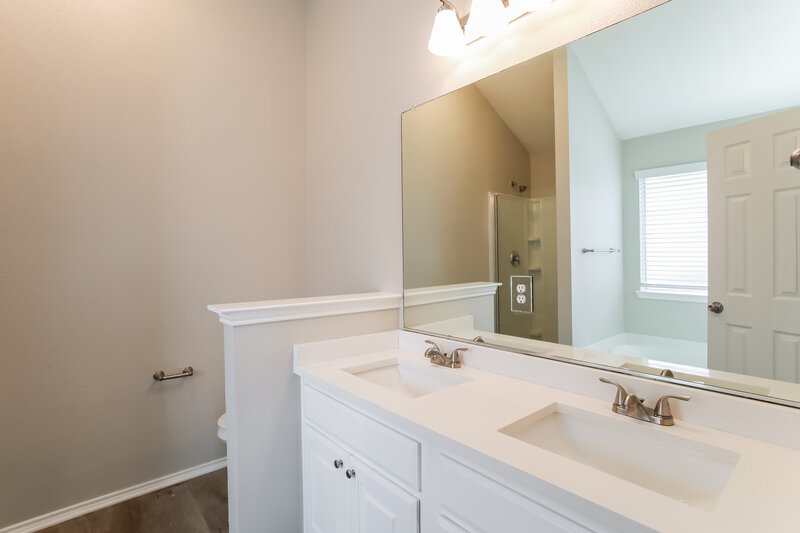 1,930/Mo, 1304 Barrel Run Haslet, TX 76052 Main Bathroom View