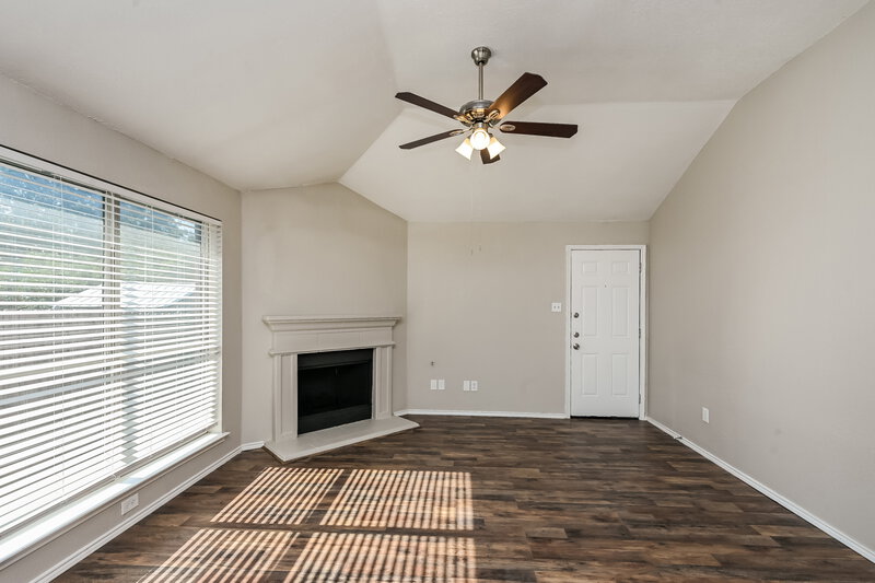 1,910/Mo, 10217 Cypress Hills Dr Fort Worth, TX 76108 Living Room View