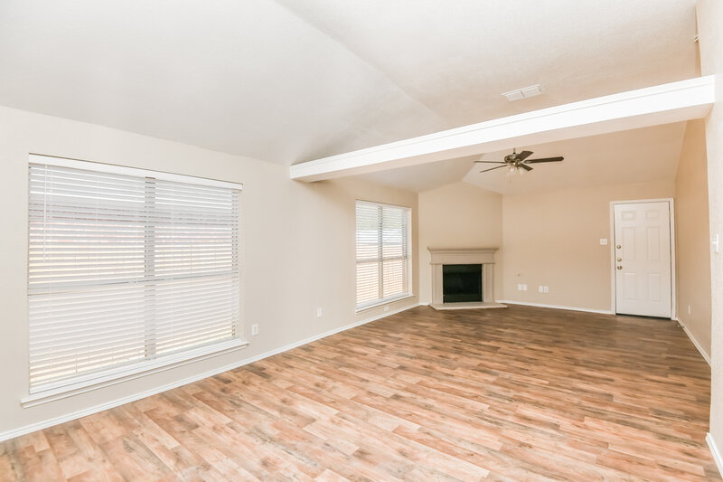 1,985/Mo, 10217 Cypress Hills Dr Fort Worth, TX 76108 Living Room View 2