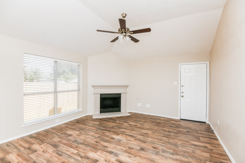 1,985/Mo, 10217 Cypress Hills Dr Fort Worth, TX 76108 Living Room View 3