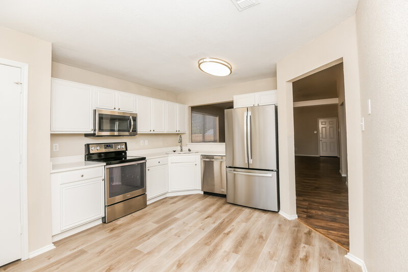 1,985/Mo, 10217 Cypress Hills Dr Fort Worth, TX 76108 Kitchen View 2