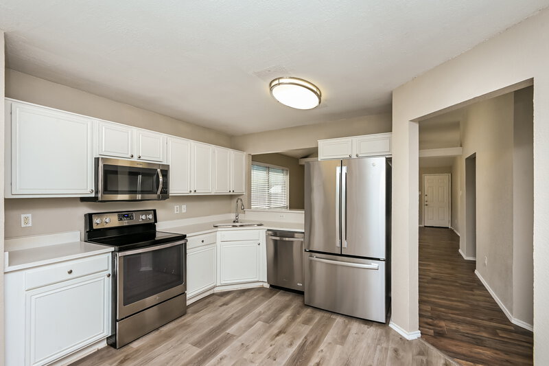 1,910/Mo, 10217 Cypress Hills Dr Fort Worth, TX 76108 Kitchen View 2