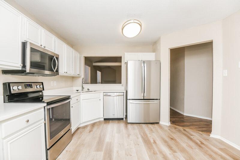 1,985/Mo, 10217 Cypress Hills Dr Fort Worth, TX 76108 Kitchen View 3