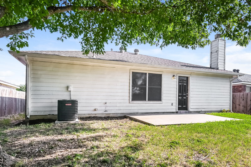 1,910/Mo, 10217 Cypress Hills Dr Fort Worth, TX 76108 Rear View