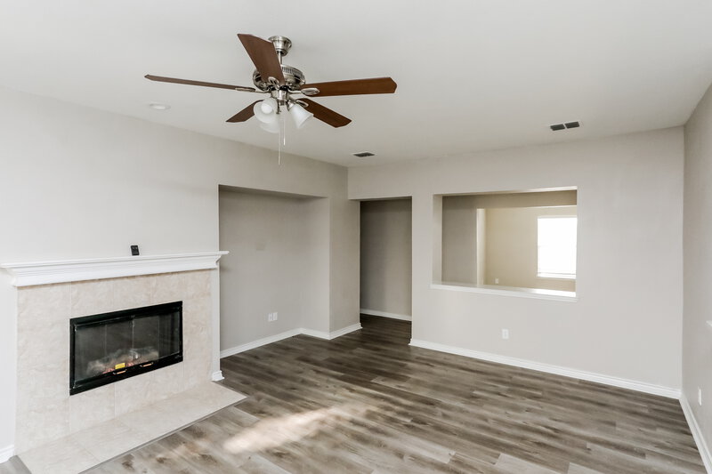 0/Mo, 616 Trillium Ln Desoto, TX 75115 Living Room View