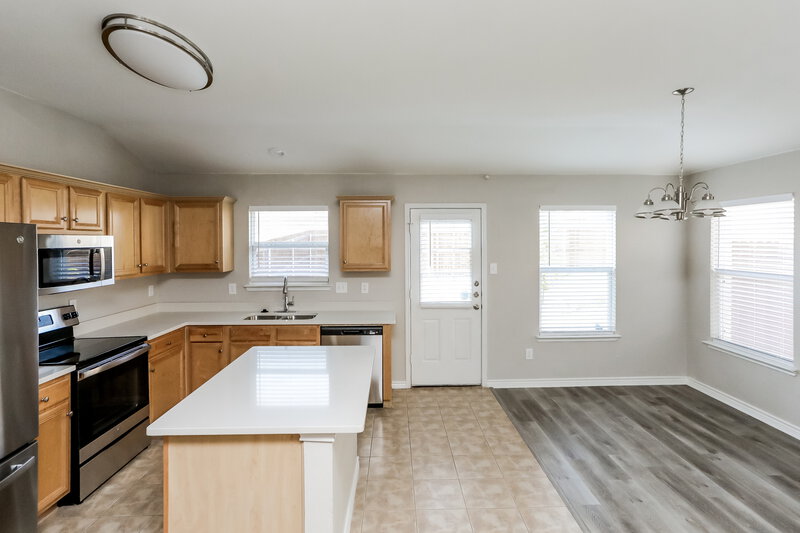 0/Mo, 616 Trillium Ln Desoto, TX 75115 Dining Room View 2