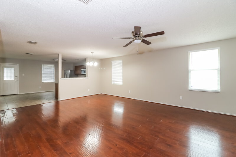 2,275/Mo, 509 Travis Ranch Trl Arlington, TX 76002 Living Room View
