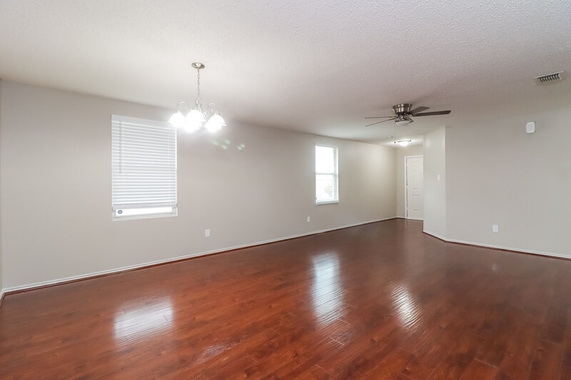 2,275/Mo, 509 Travis Ranch Trl Arlington, TX 76002 Dining Room View 2