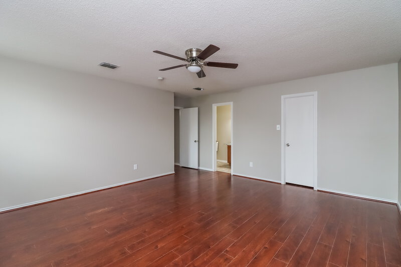 2,275/Mo, 509 Travis Ranch Trl Arlington, TX 76002 Main Bedroom View