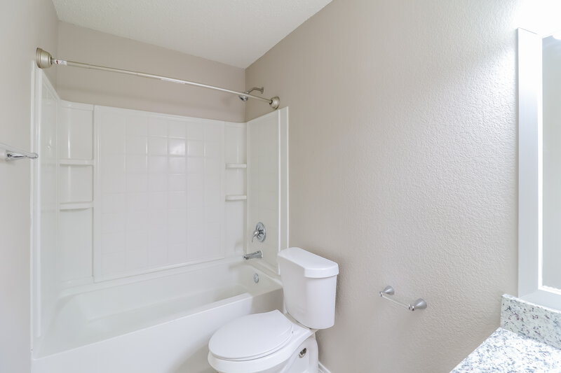2,275/Mo, 509 Travis Ranch Trl Arlington, TX 76002 Main Bathroom View