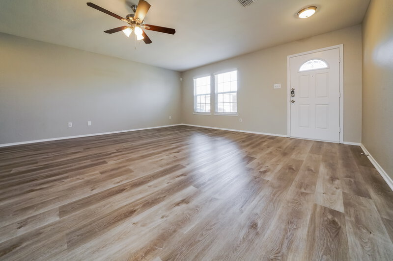 2,195/Mo, 6521 Longleaf Ln Denton, TX 76210 Living Room View