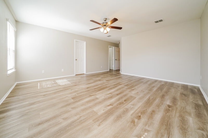 2,195/Mo, 6521 Longleaf Ln Denton, TX 76210 Main Bedroom View 2