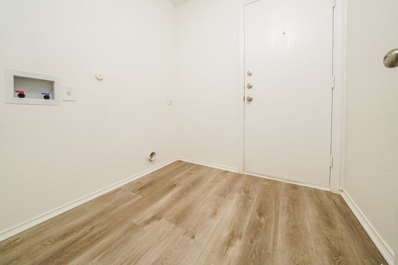 2,195/Mo, 6521 Longleaf Ln Denton, TX 76210 Laundry Room View