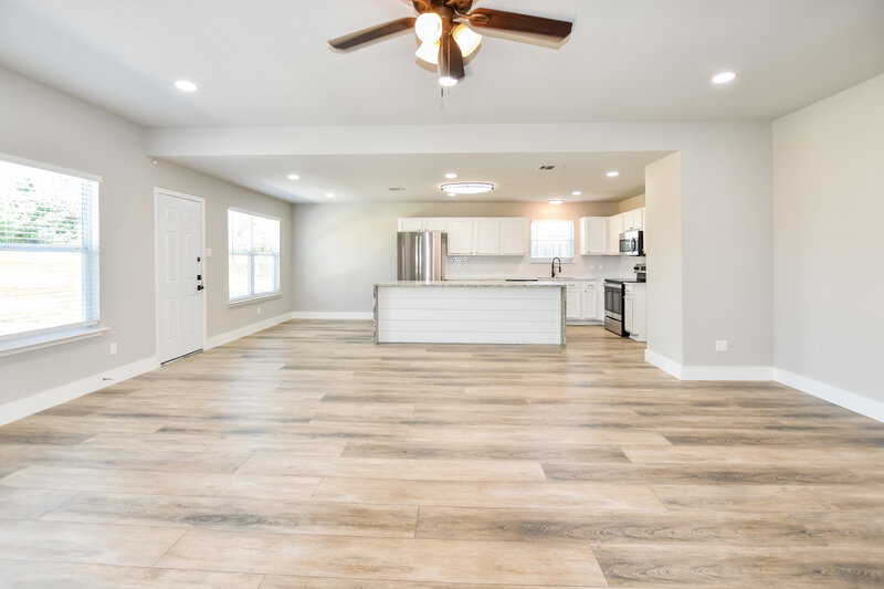 1,990/Mo, 1621 Lesli Dr Royse City, TX 75189 Living Room View 4