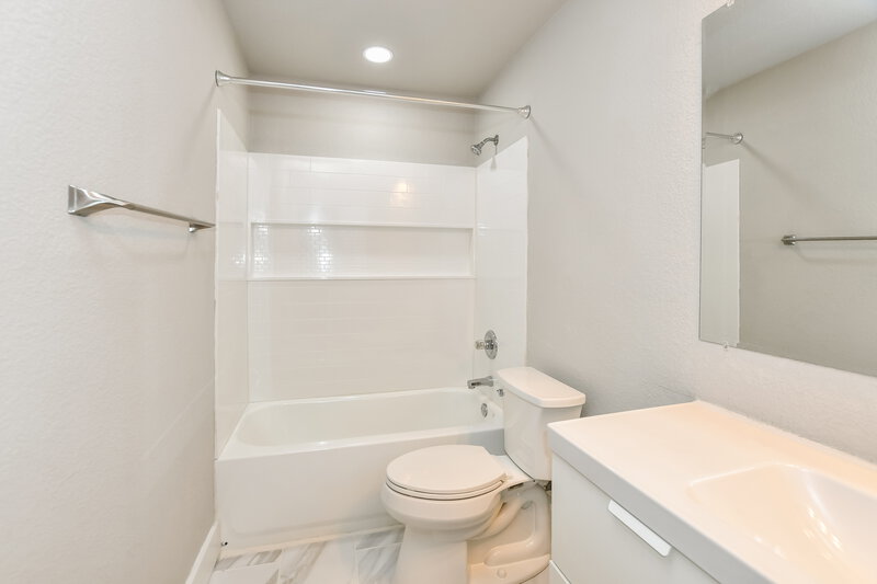 1,990/Mo, 1621 Lesli Dr Royse City, TX 75189 Bathroom View