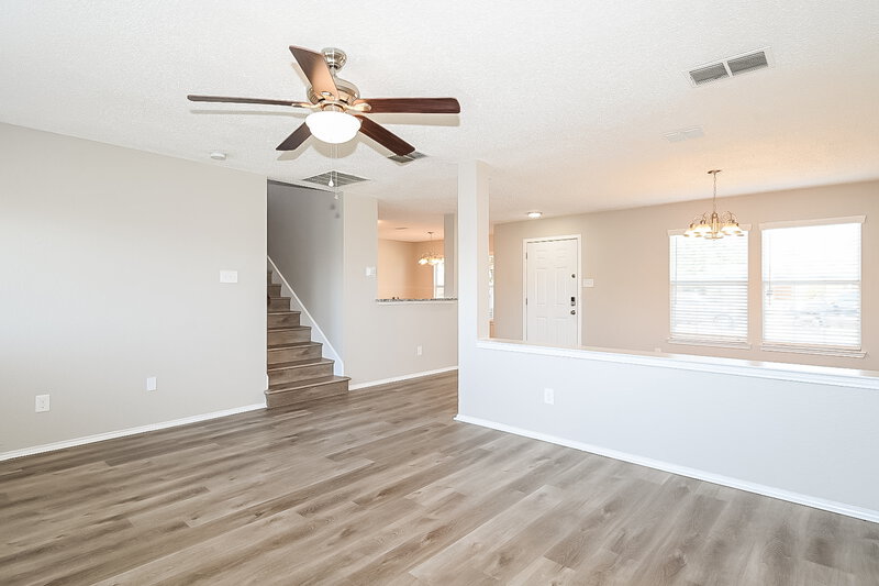 2,150/Mo, 2950 Monticello Ln Lancaster, TX 75134 Living Room View