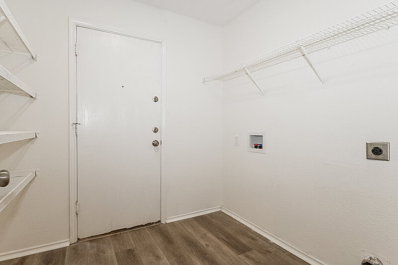 2,150/Mo, 2950 Monticello Ln Lancaster, TX 75134 Laundry Room View