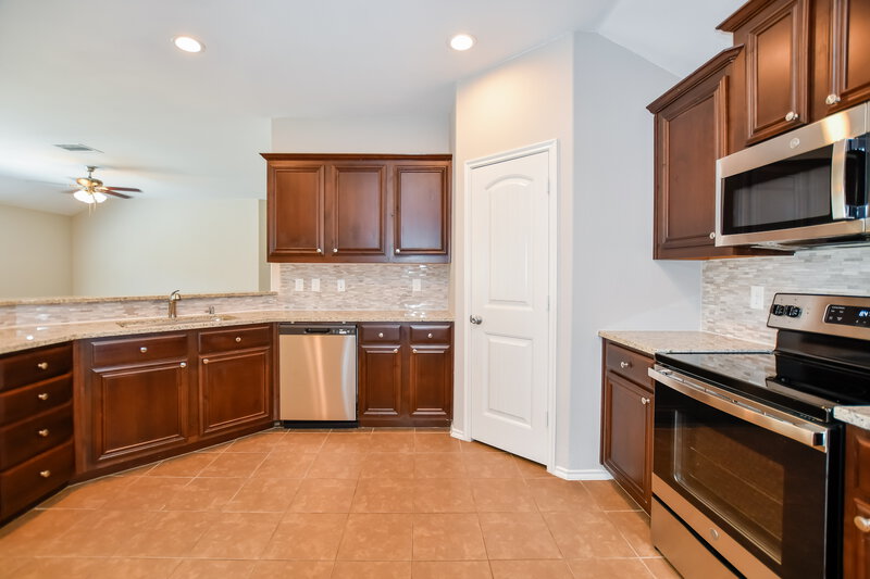 2,165/Mo, 1320 Sweetgum Dr Royse City, TX 75189 Kitchen View