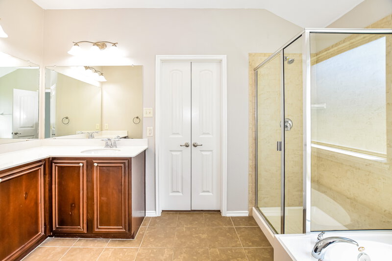 2,165/Mo, 1320 Sweetgum Dr Royse City, TX 75189 Main Bathroom View