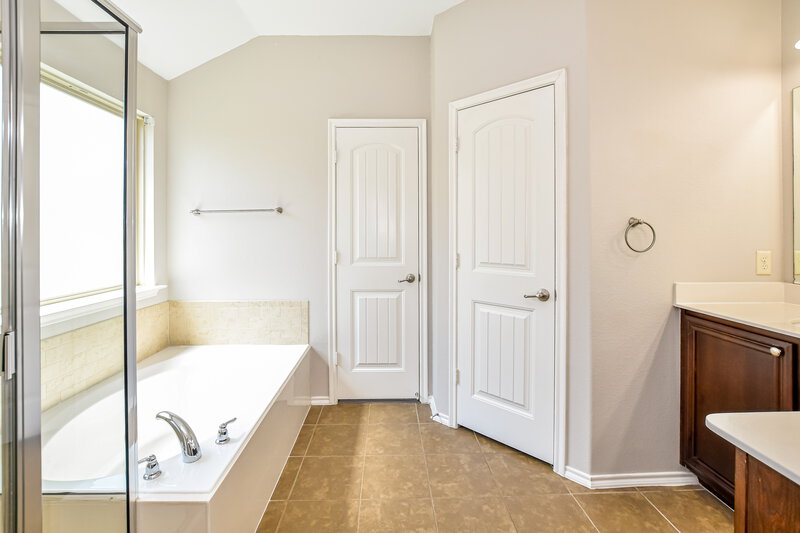 2,165/Mo, 1320 Sweetgum Dr Royse City, TX 75189 Bathroom View