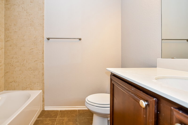 2,165/Mo, 1320 Sweetgum Dr Royse City, TX 75189 Bathroom View 2