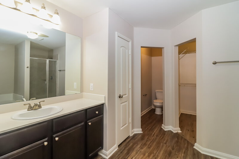 2,205/Mo, 1605 Conley Ln Crowley, TX 76036 Main Bathroom View