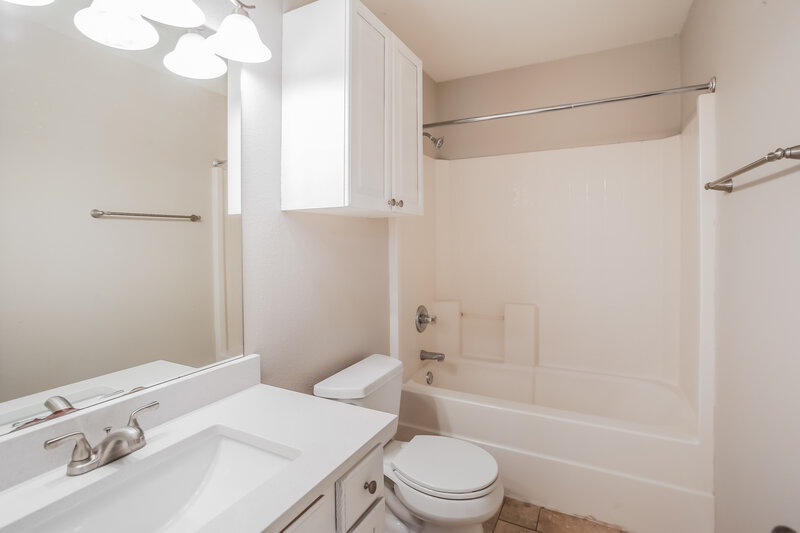2,270/Mo, 10440 Fossil Hill Dr Fort Worth, TX 76131 Bathroom View