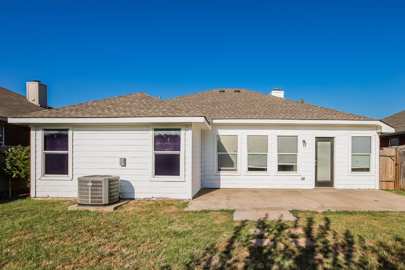 2,270/Mo, 10440 Fossil Hill Dr Fort Worth, TX 76131 Rear View