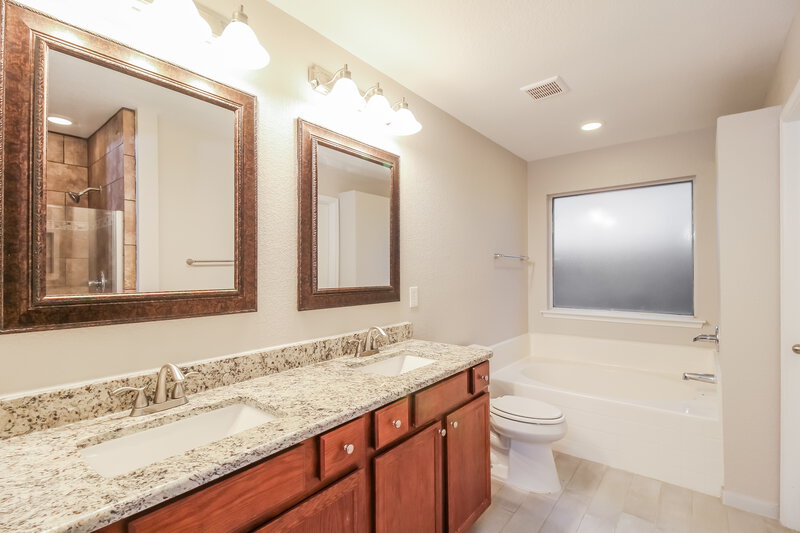 2,145/Mo, 745 Poncho Ln Fort Worth, TX 76052 Main Bathroom View