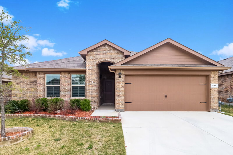 2,215/Mo, 844 Wylie St Crowley, TX 76036 External View