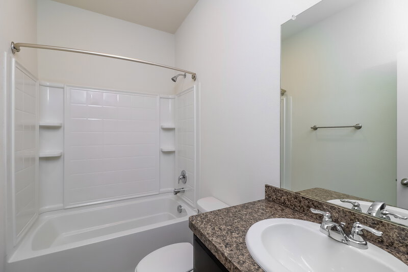 2,215/Mo, 844 Wylie St Crowley, TX 76036 Bathroom View