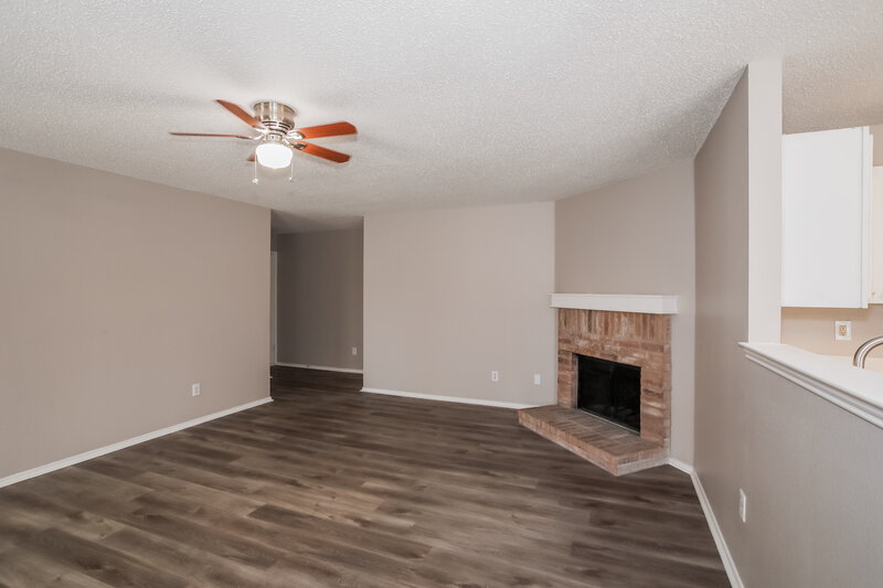 2,245/Mo, 4336 Hunters Creek Dr Fort Worth, TX 76123 Living Room View